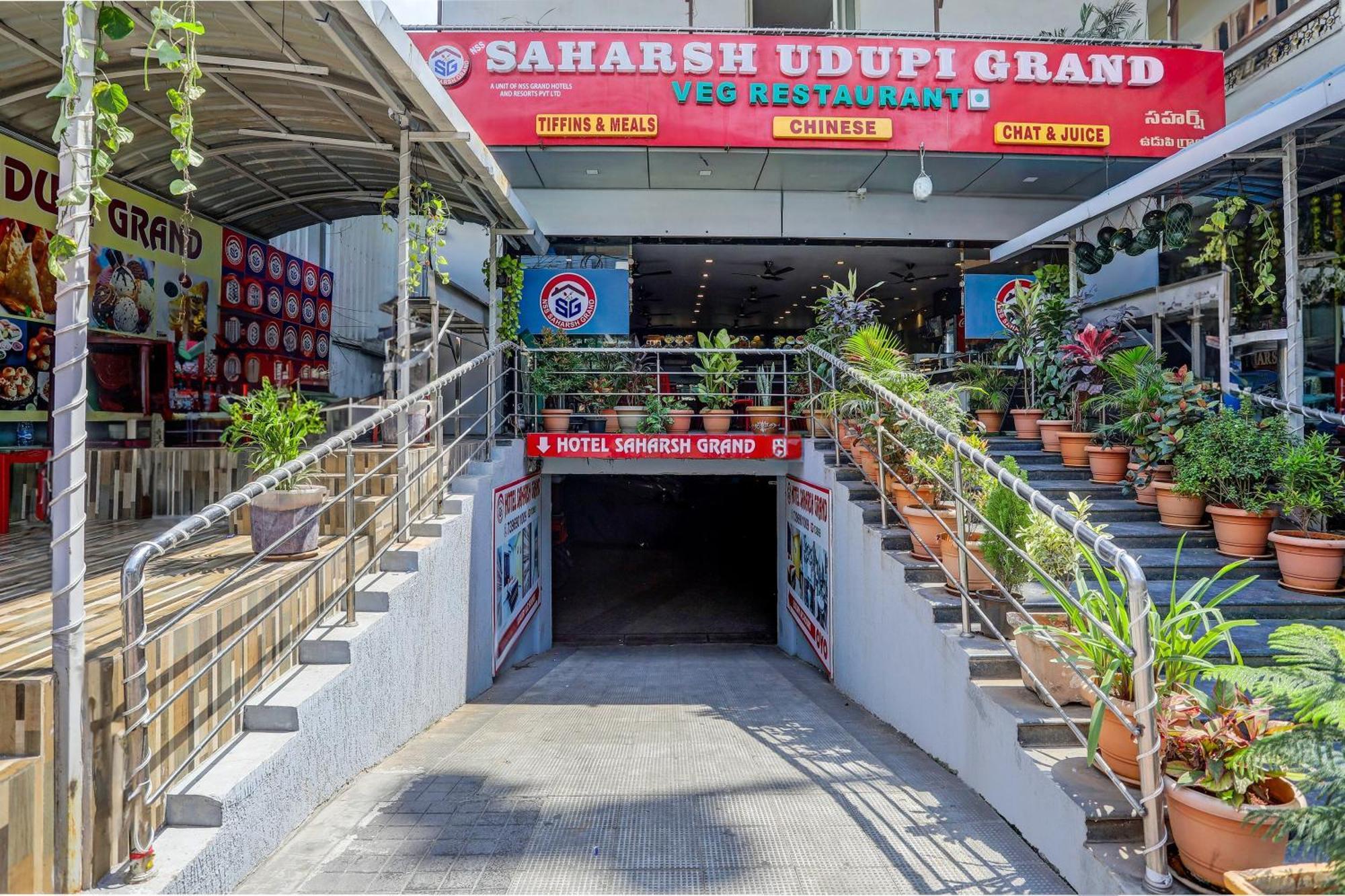 Capital O Saharsh Grand Near Shilparamam Hajdarabad Zewnętrze zdjęcie